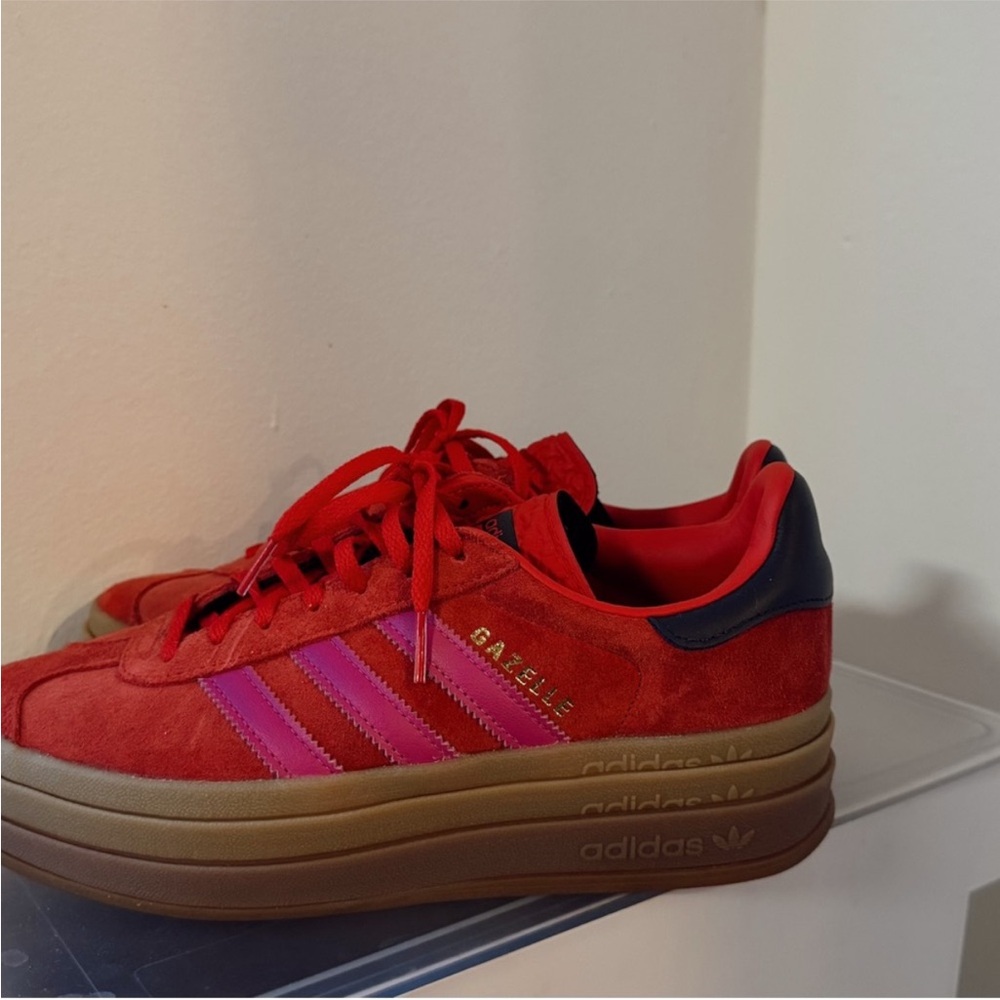 Adidas Red Sneakers with Pink Stripes - Picture 3 of 4